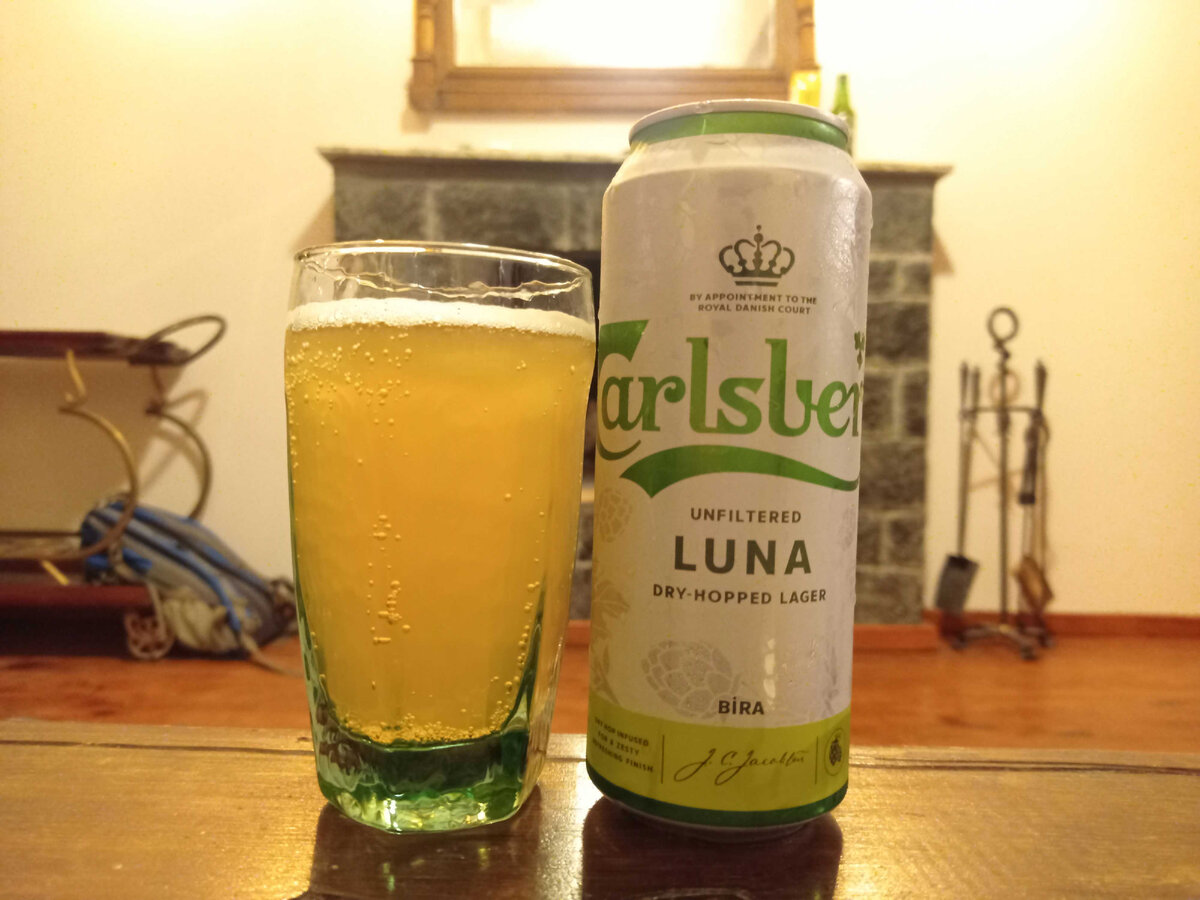 Carlsberg Luna в стакане. Фото автора