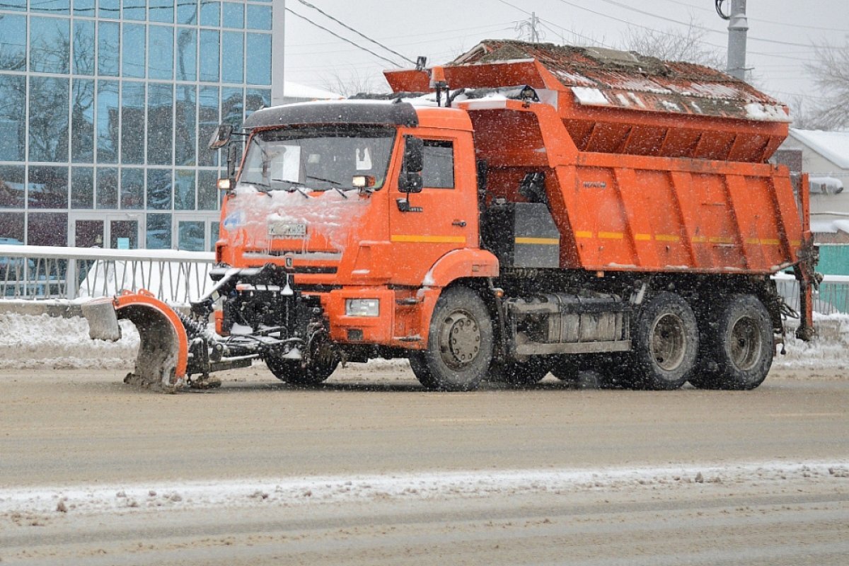    Для расчистки дорог Краснодара от снега готовы больше 200 машин