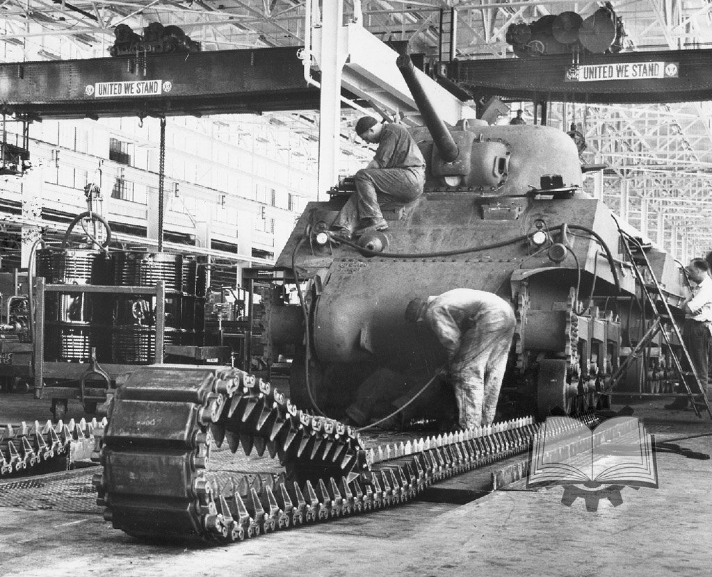Производство M4A2 на заводе Fisher Tank Arsenal, 30 июля 1942 года. Не исключено, что танк на фото уехал в Советский Союз.