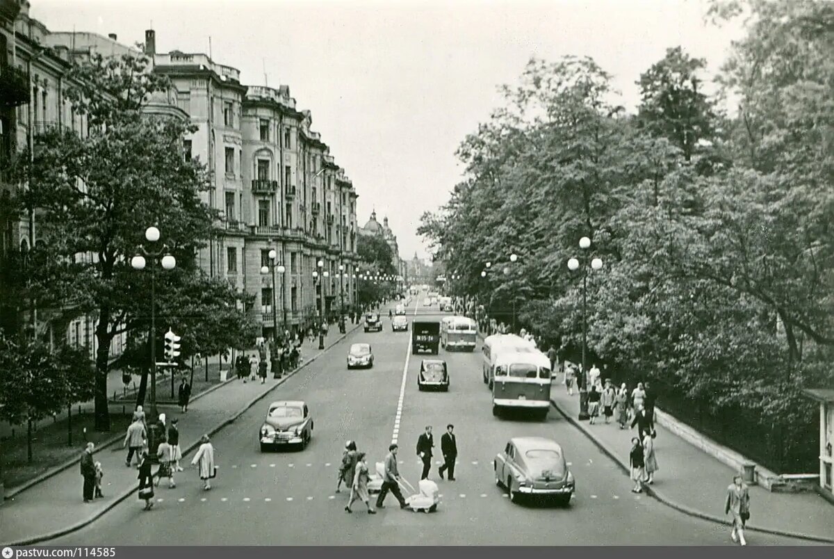 Vintage санкт петербург. Ленинград Каменноостровский проспект 1930. Кировский проспект Ленинград. Московский проспект Ленинград 1950. Кировский проспект Ленинград 1960г.