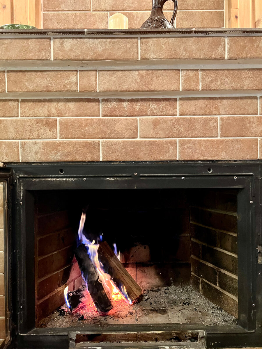 Смотрю , не отрываясь,  на огонь . Фото автора.