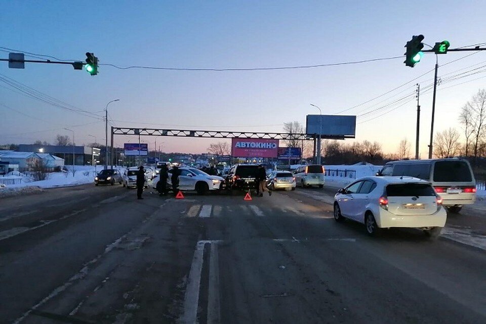     Водитель иномарки устроил месиво из авто в Хабаровске  УГИБДД по г.Хабаровску