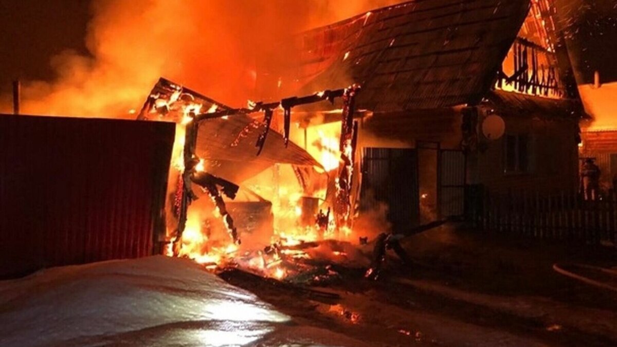     Ровно час потребовался бойцам 38-й пожарно-спасательной части села Селты, чтобы потушить накануне утром пожар в частном доме.