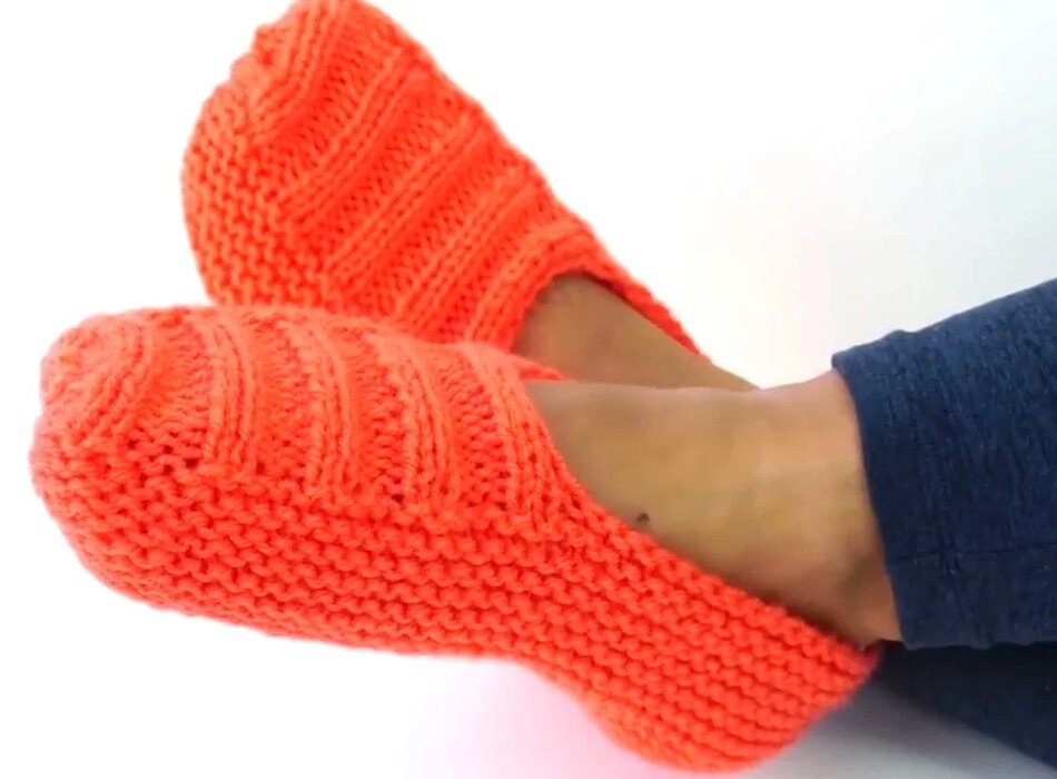    Тапочки-следки спицамиИсточник: Канал Дзен