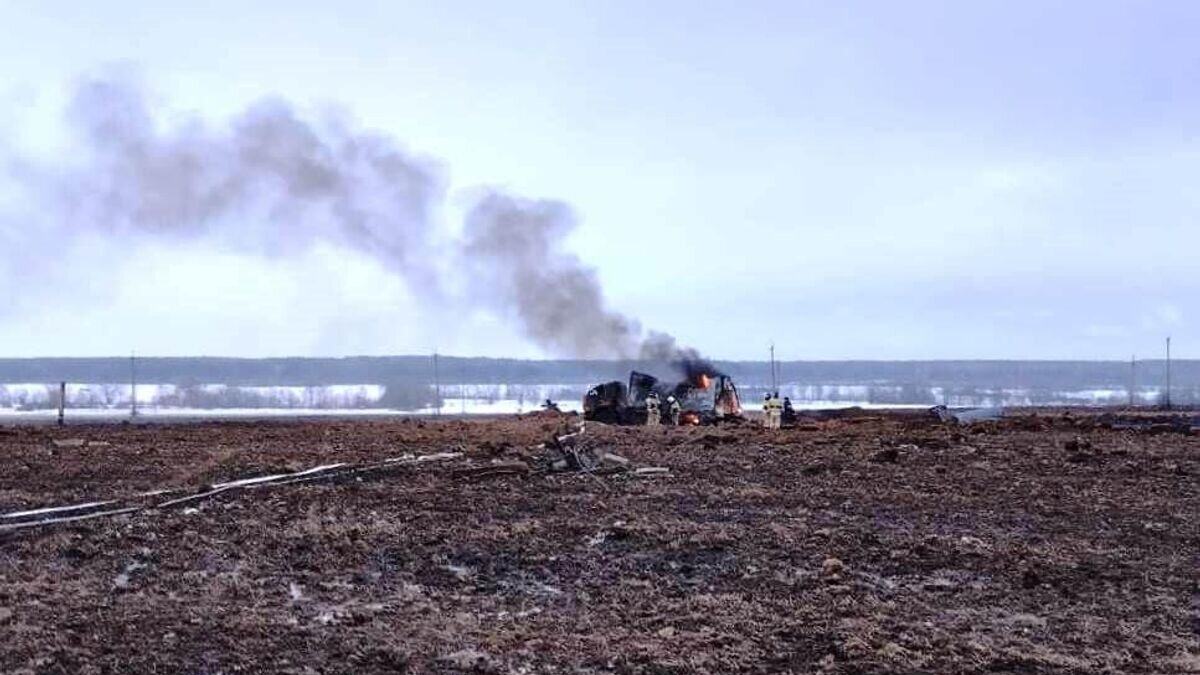    Тушение пожара на месте утечки на подземном газопроводе в Чувашии© Фото : ГУ МЧС России по Чувашской Республике/Telegram