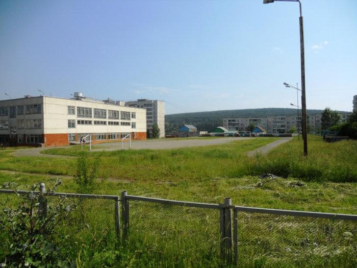 Дневники 17 школы краснотурьинск. 24 Школа Краснотурьинск. Школа 17 поле Краснотурьинск. Школа 19 Краснотурьинск. Стадион 24 школы Краснотурьинск новый.