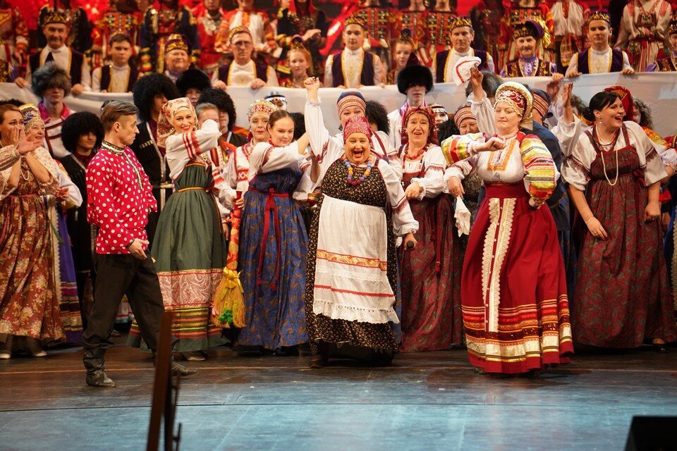     Народный фольклорный ансамбль "Вольница" из Сергиевского района выступил на Гала-концерте Светлана МАКОВЕЕВА