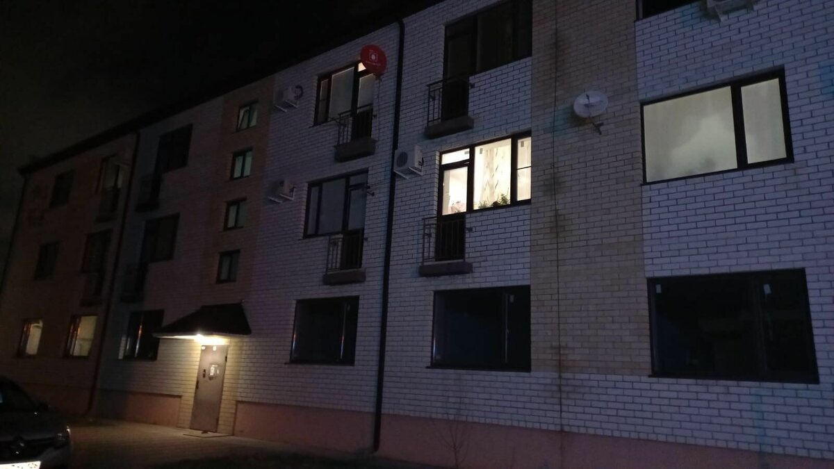     В многоквартирном доме Невинномысска больше суток нет горячей воды и отопления, УК и ведомства рассказывают жильцам и журналистам разные версии. В ситуации разбирался NewsTracker.