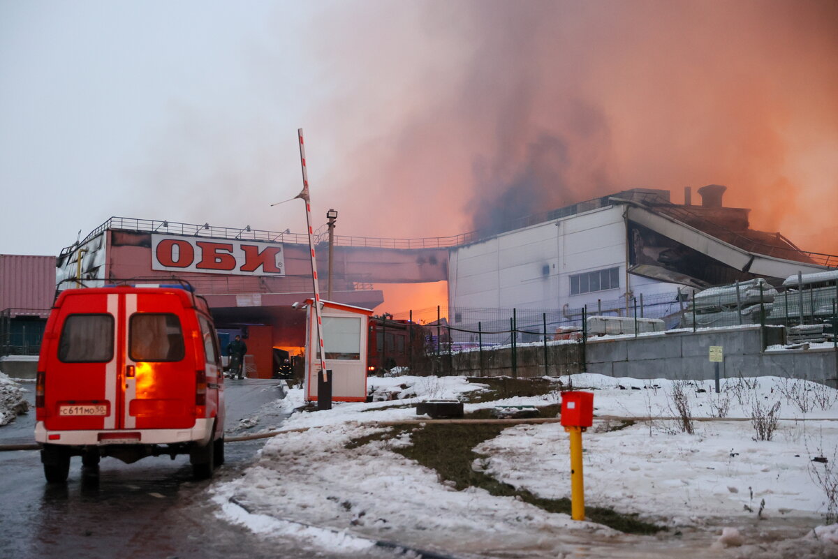 Тц лоцман пожар. Пожар в торговом центре Химки.