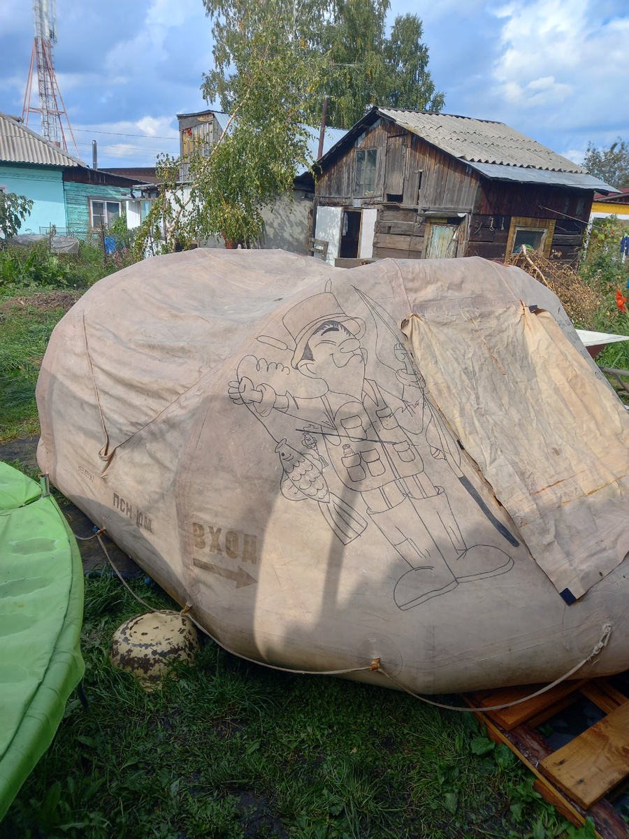 Такой он был без рисунков, и двери мы переделали.. 