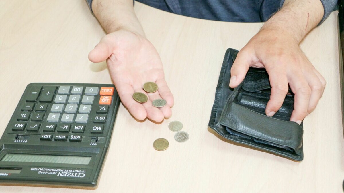     35% опрошенных волгоградцев хотели бы попросить у Деда Мороза повышения зарплаты. Чаще всего так высказывались строители, водители, логистики, специалисты по управлению персоналом.