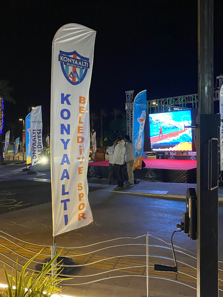 За несколько дней до старта была встреча с организаторами и обсуждение маршрутов. Фото автора