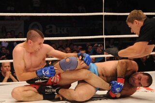 В 2012 году россиянин Хабиб Нурмагомедов подписал контракт с UFC, сильнейшей лигой MMA в мире.-2