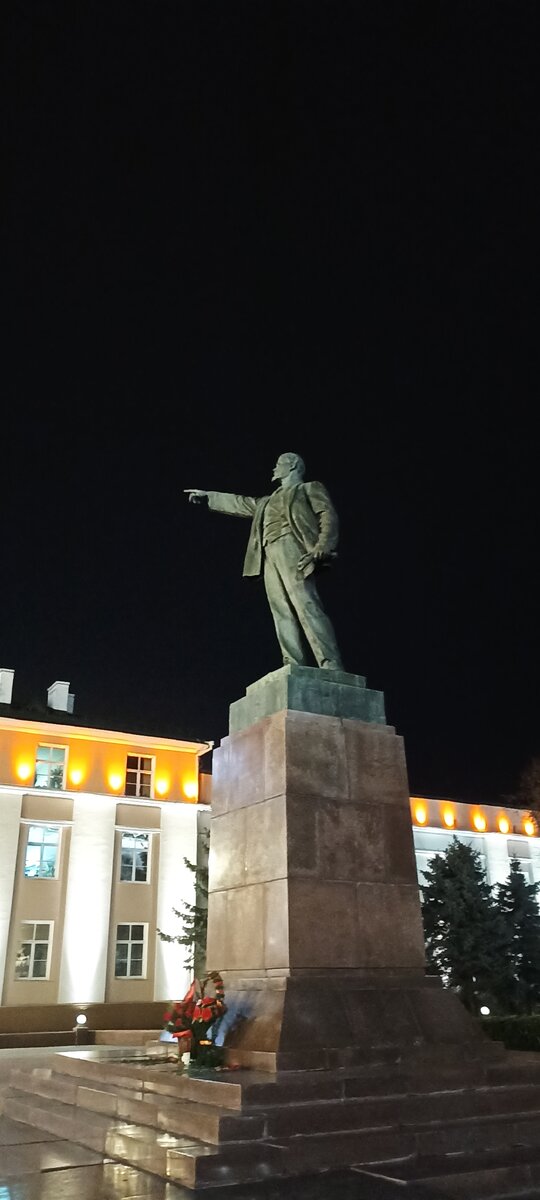 На что же указует вождь мирового пролетариата? 