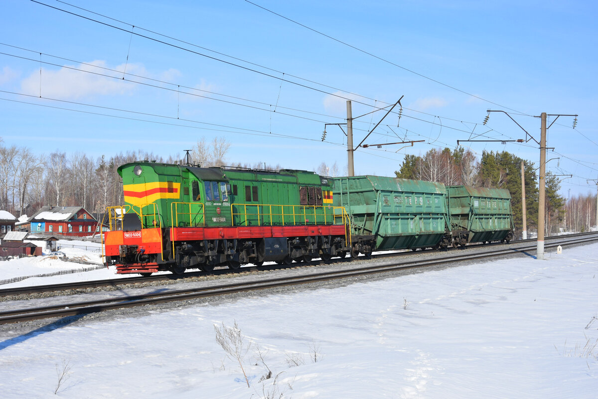 Тепловоз ЧМЭ3-5004 с грузовым поездом. Кировская область, перегон Котельнич-II - Иготино, 12.03.2017
