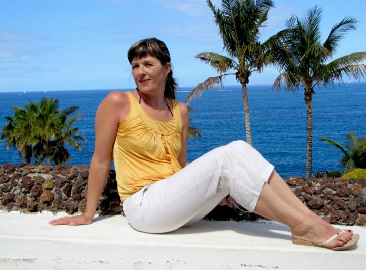 В Санта-Крусе в белых брюках. Мечта Остапа Бендера, моего, кстати, земляка. Он тоже из Саратова. Не знали? Расскажу. 