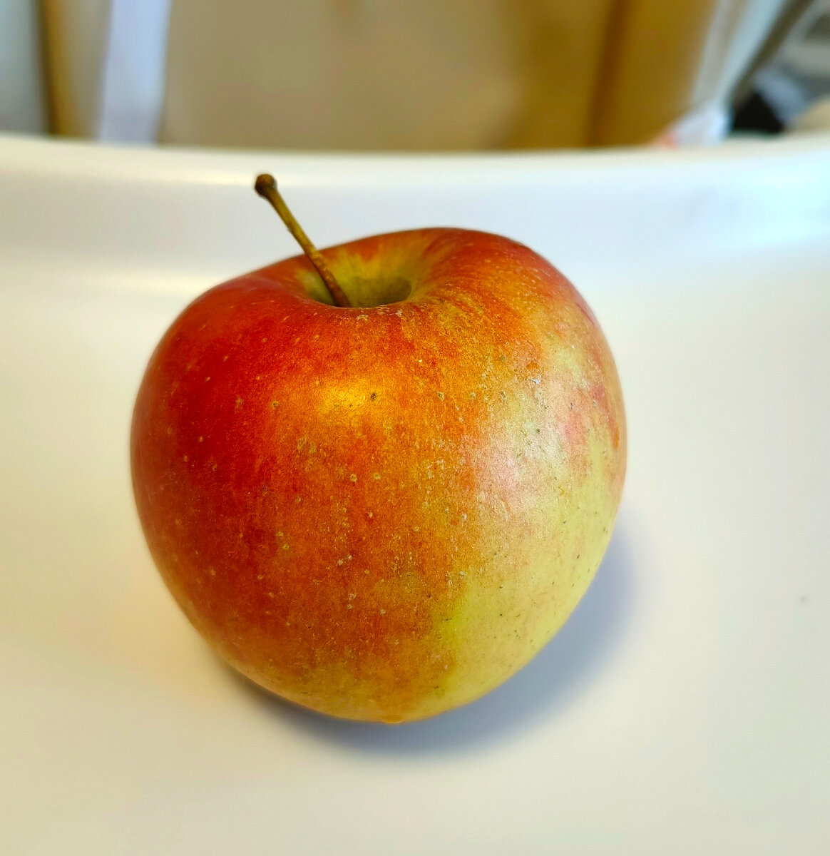 Наливное яблочко так и просится, чтобы его съели