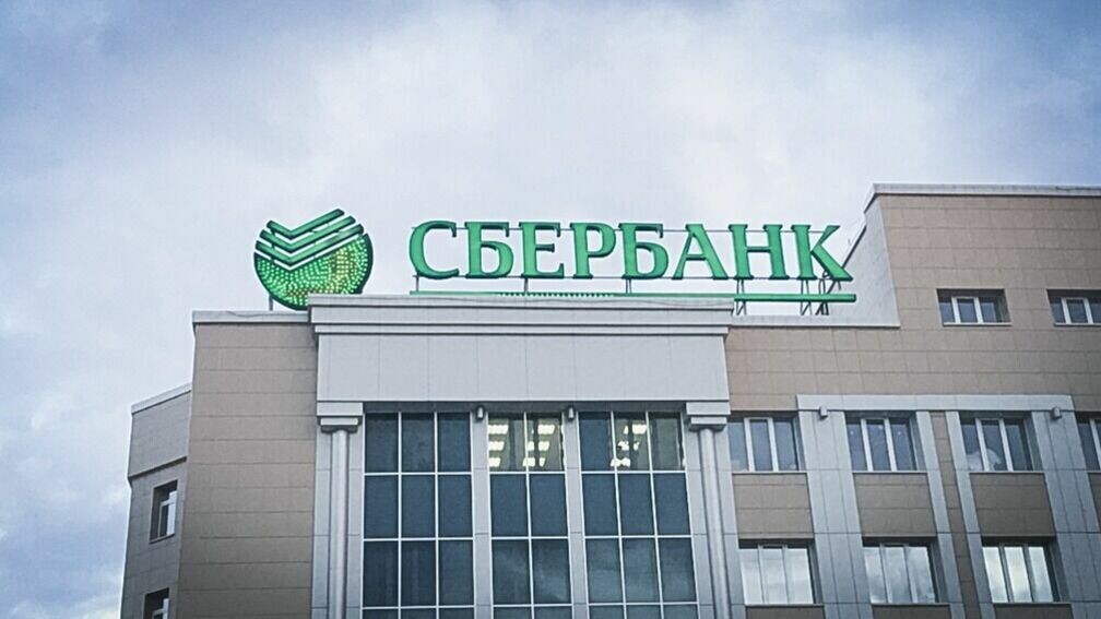     Обновить приложение клиенты смогут на сайте банка или в RuStore.