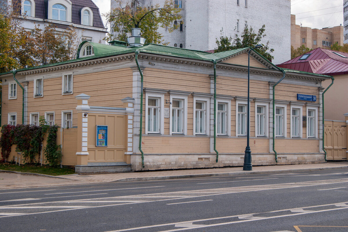 Факт дом. Дом музей Василия Львовича Пушкина. Музей Василия Львовича Пушкина. Дом поэтов в Москве. Дом детей железнодорожников на новой Басманной экскурсии фото 2023 год.