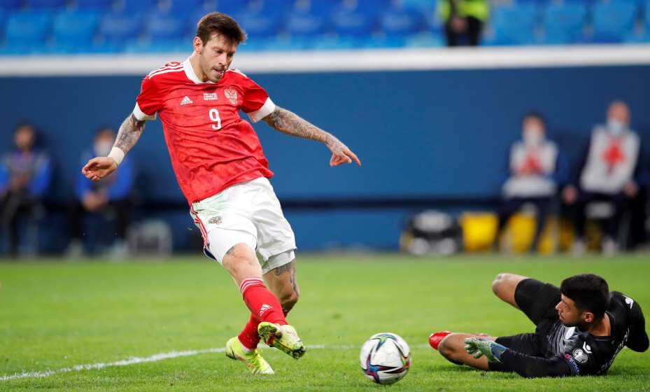    Нападающий Федор Смолов может из «Динамо» уехать в Турцию. Фото: Reuters