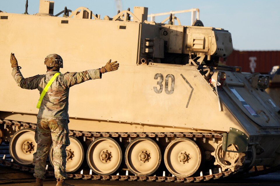     США и другие страны НАТО явно спешат накачать ВСУ новыми партиями оружия и обученным на своих базах украинским личным составом.  REUTERS