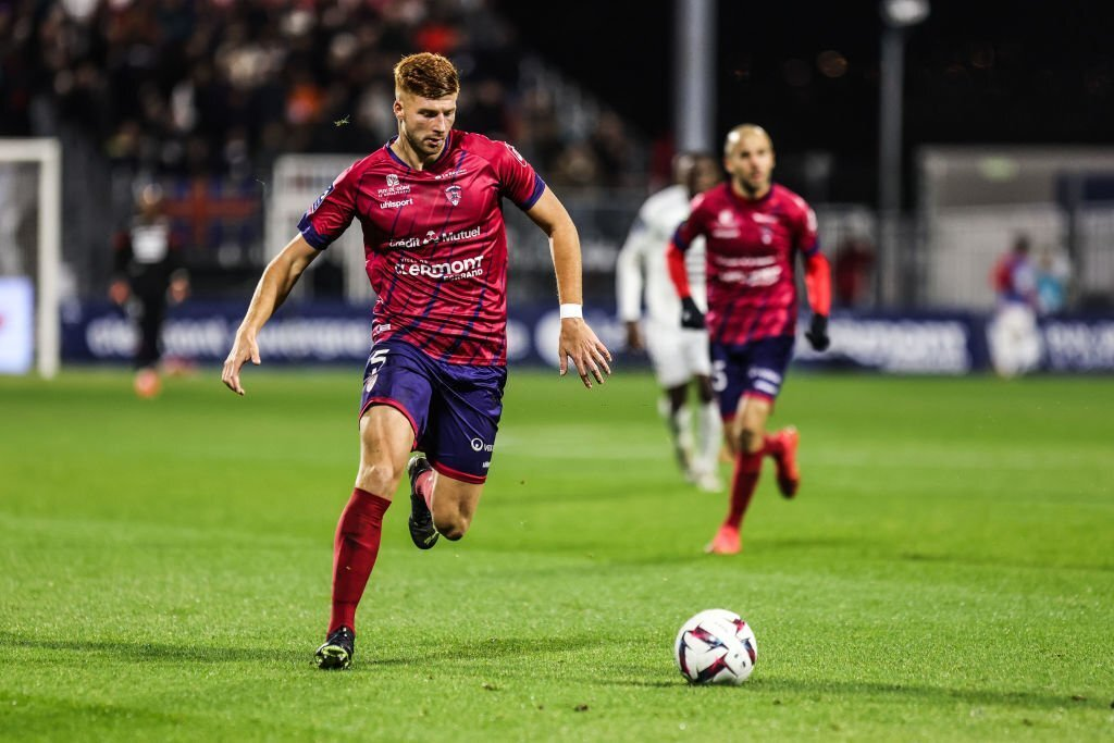 Фо французском чемпионате Кофрие провел уже 14 матчей, играет в основе, а "Клермон", имея скромный бюджет, находится в верхней части турнирной таблицы