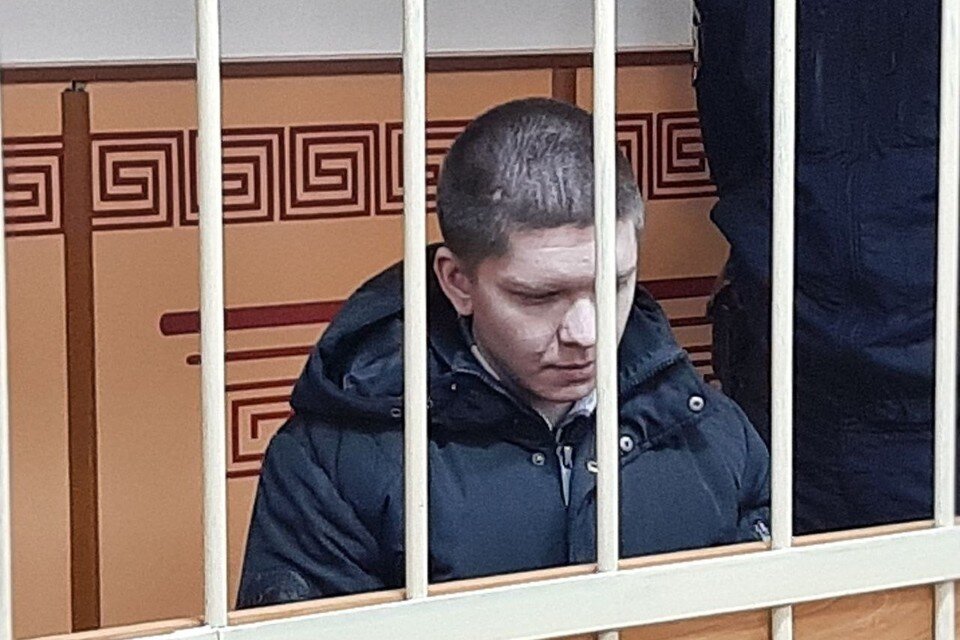     В день убийства был непривычно тихим, на вопросы родителей не отвечал Николай Сальников