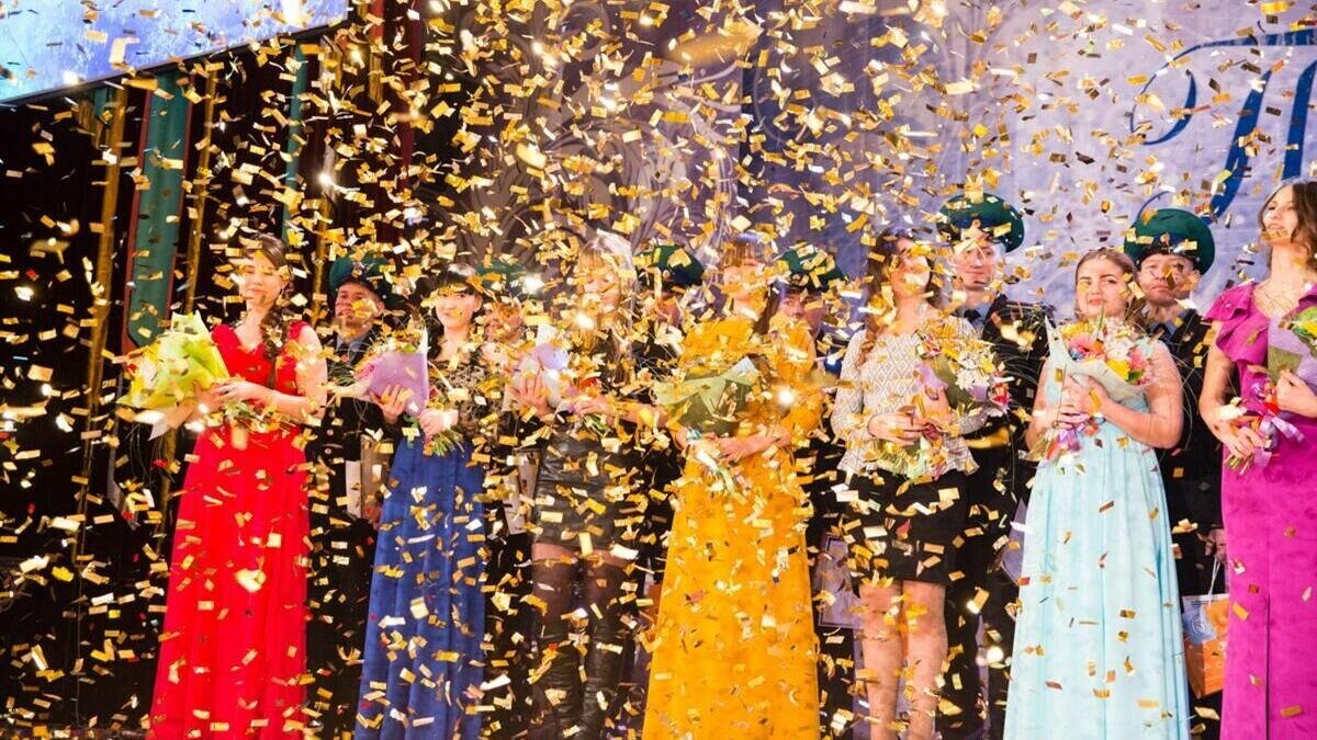     Студенты — народ свободолюбивый и никогда не пропускающий повод для праздника, всегда считали эту дату для себя особенной, даже если программа ограничивалась стихийным капустником и посильным банкетом в общежитие. Сегодня же к 25 января приурочиваются воистину масштабные события.