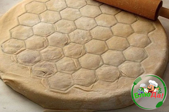 Вариант лепки пельменей при помощи формы