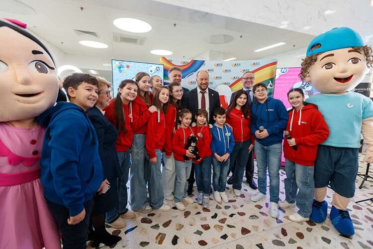  Перед заседанием Асгат Сафаров побеседовал с детьми «Шаян ТВ» и поучаствовал в записи эфира для детского радио «Саф» Фото: Сергей Елагин