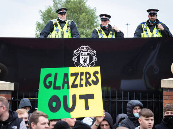     Фанаты "МЮ" давно ненавидят Глейзеров, но новые владельцы могут оказаться ничуть не лучше. Фото: Andy Barton/www.imago-images.de/ Global Look Press