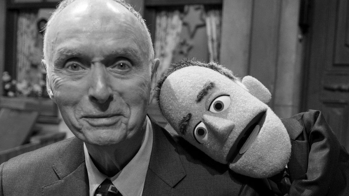    Ллойд Моррисетт:facebook.com/SesameWorkshop