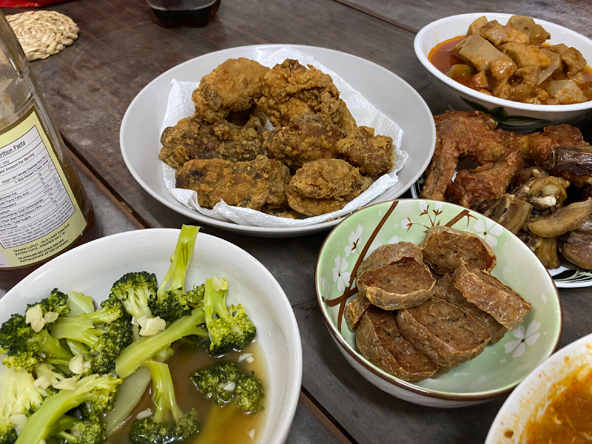 Очень много жареного