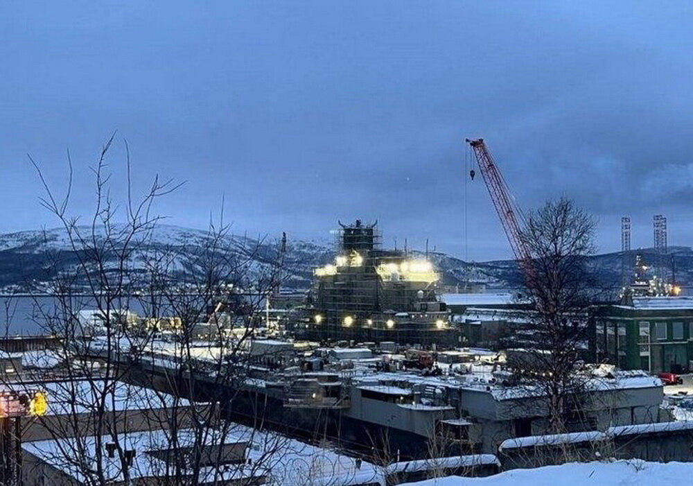 ТАВКР «Адмирал Кузнецов» в доке. Источник фото alarmyk24.ru