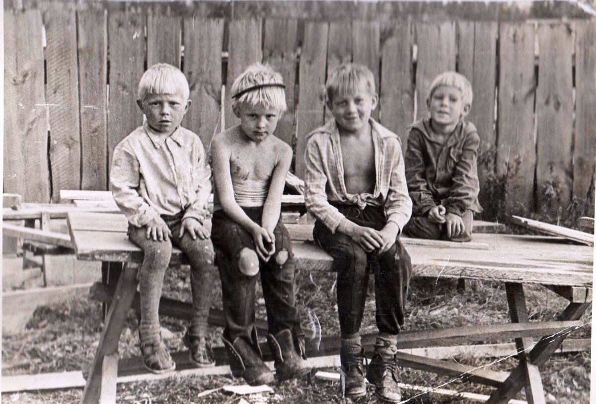 Деревенские мальчишки