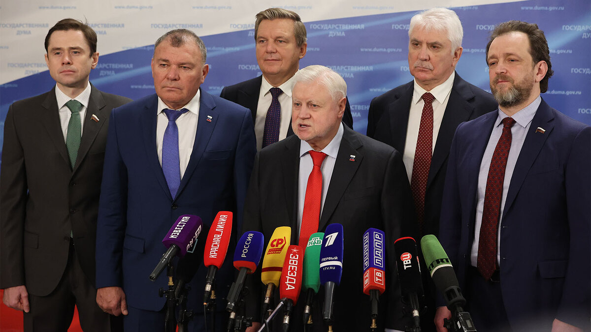 С. Миронов и представители партии СРЗП. Источник: пресс-службы партии