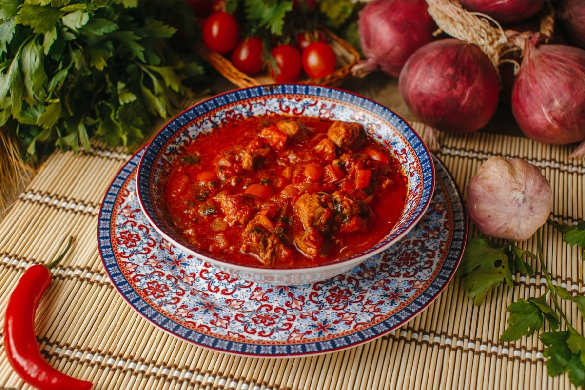 Грузинская кухня Чашушули. Чашушули чанахи. Хачапури Чашушули. Сациви Чашушули.