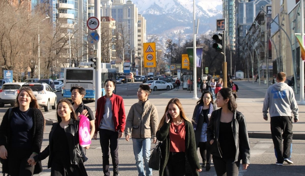    Фото: Shutterstock. Незаконные торговцы на улицах наносят непоправимый ущерб внешнему виду города, нарушая благоустройство, захламляя мусором тротуары и участки дорог. В Алматы начнут сносить незаконные ларьки и киоски Лия Миронова