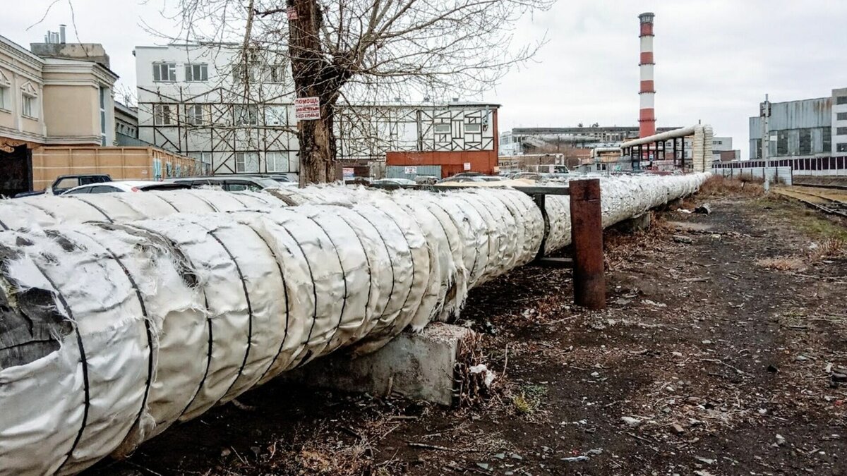     В Ижевске на теплотрассе бездомный мужчина разжег костер для того, чтобы согреться и чуть не сгорел.