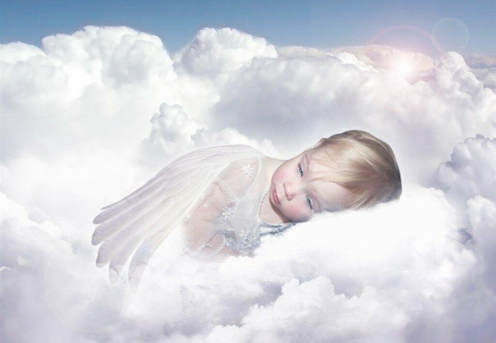 За 7 лет душа ребенка выбирает. Небесные ангелы. Ангелочки в небе. Малыш на небесах.