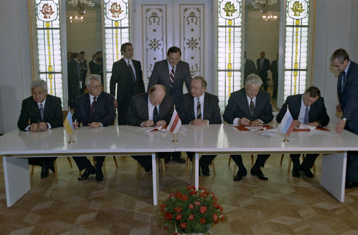 Независимая Украина в 1990-е годы Леонид Кравчук победил на первых выборах президента Украины.