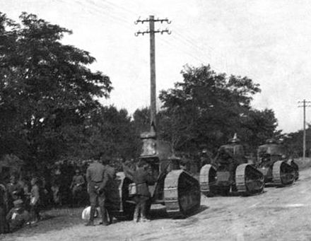 Танки полка недалеко от Львова во время Польско-Украинской войны. 1919 год