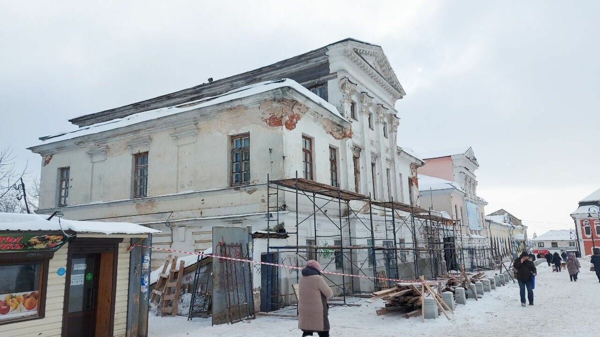     Главную достопримечательность и визитную карточку Арзамаса Нижегородской области собираются отреставрировать. Речь идет о домах близнецах на Соборной площади, сообщил глава города Александр Щелоков в своем Telegram-канале.