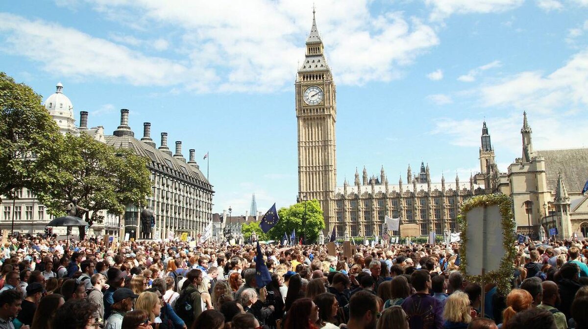  Толпа народа в Лондоне.  фото: картинки  яндекса.