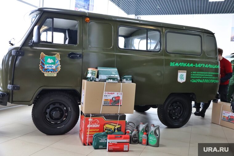    Курганцы передали военным из зоны СВО автомобиль УАЗ