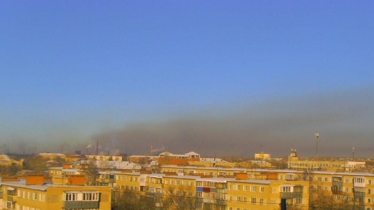    Челябинск входит в список самых грязных городов страны. Уже несколько лет работает программа «Чистый воздух» и действует поручение президента, привести атмосферу промышленного центра в норму. Но уровень загрязнения вырос. «Новые известия» разбирались в проблеме.