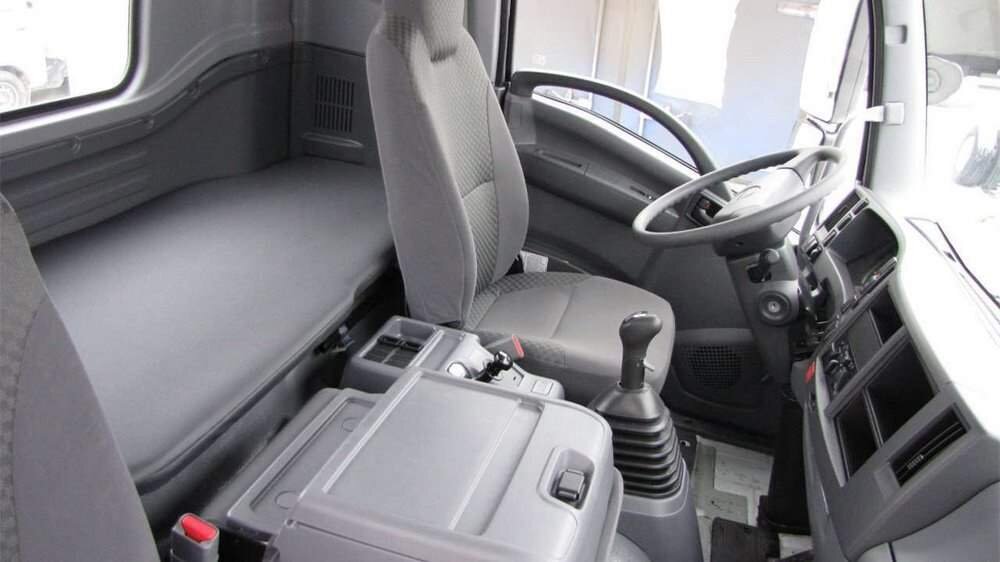 внутри кабины Forward 18.0