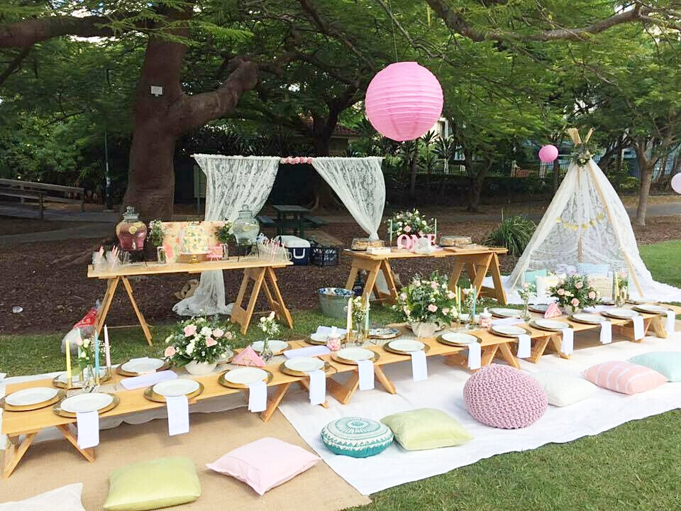 Праздничная церемония организованная в парковой зоне 