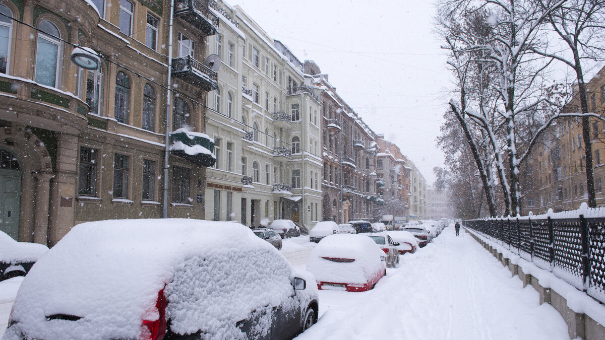 Санкт Петербург снег