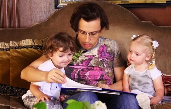 Максим Галкин со своими детьми.